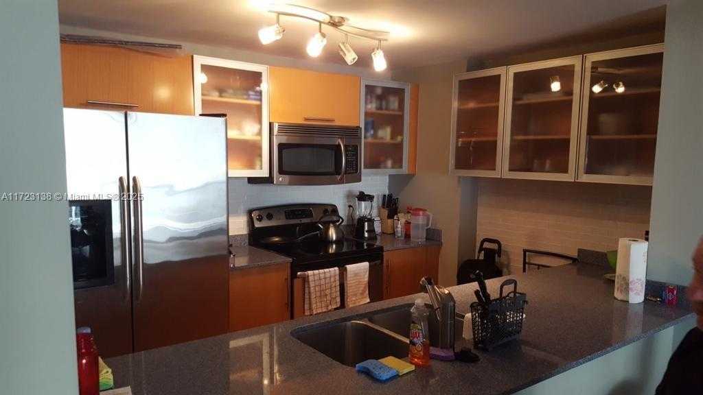 Small Image of 1200 BRICKELL BAY DR #2506, Miami Number 14