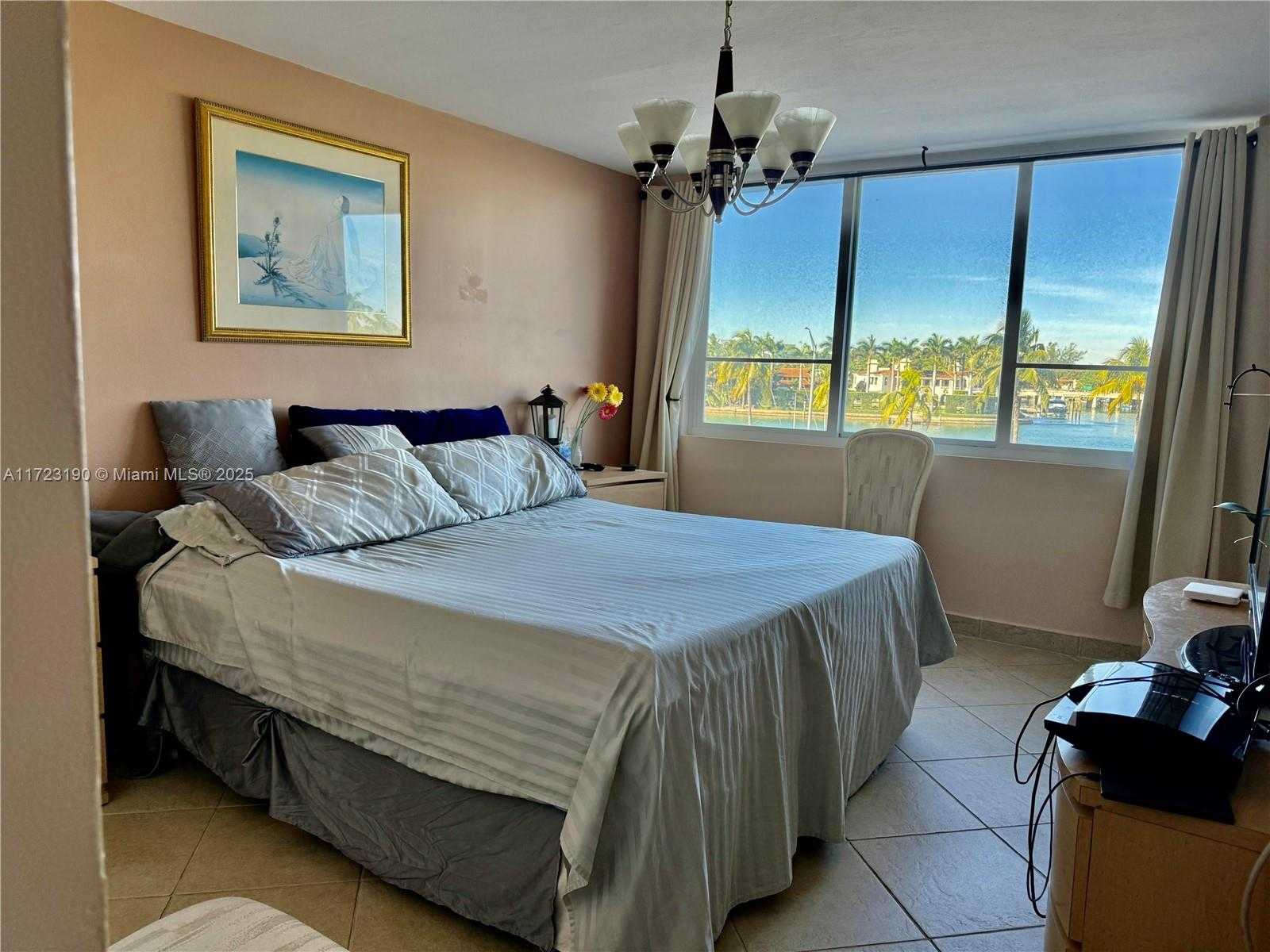 Small Image of 5005 Collins Ave, Miami Beach, FL 33140, USA Number 10