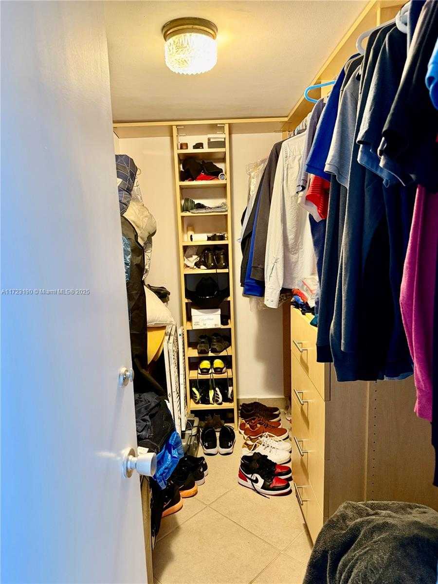 Small Image of 5005 Collins Ave, Miami Beach, FL 33140, USA Number 11