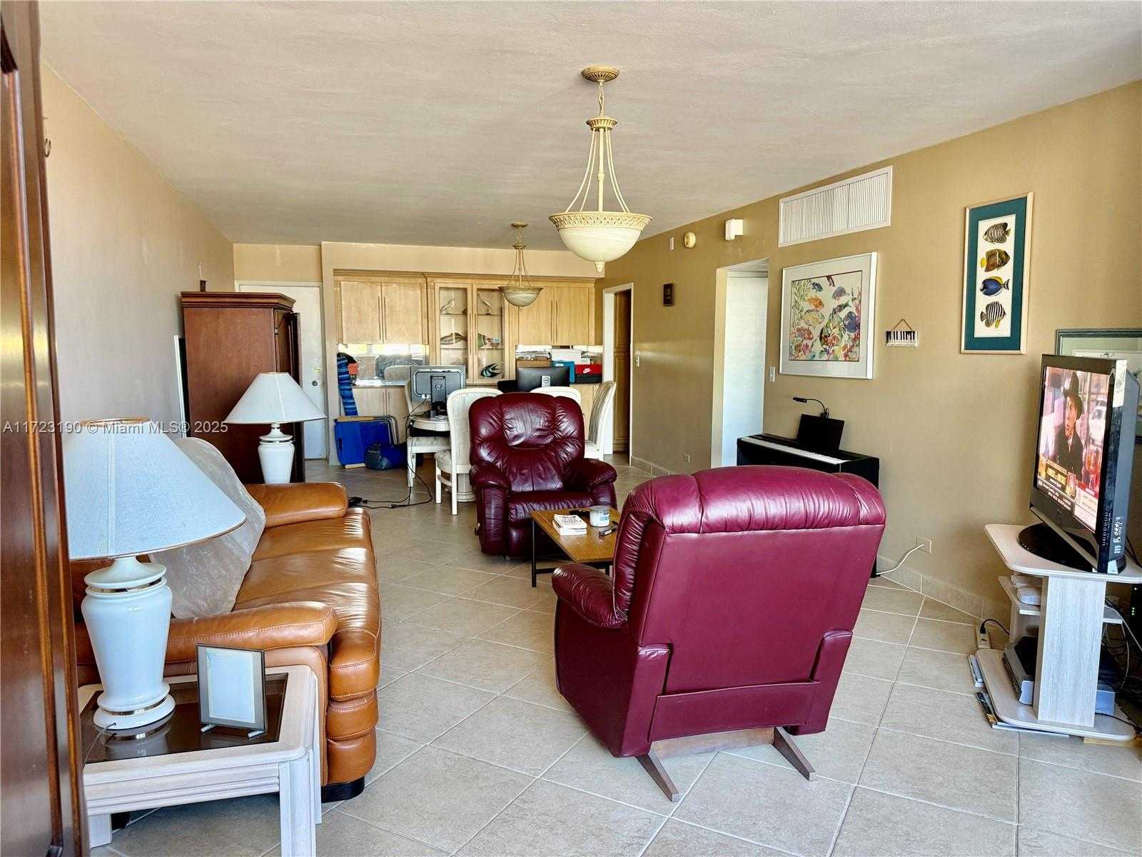 Small Image of 5005 Collins Ave, Miami Beach, FL 33140, USA Number 7