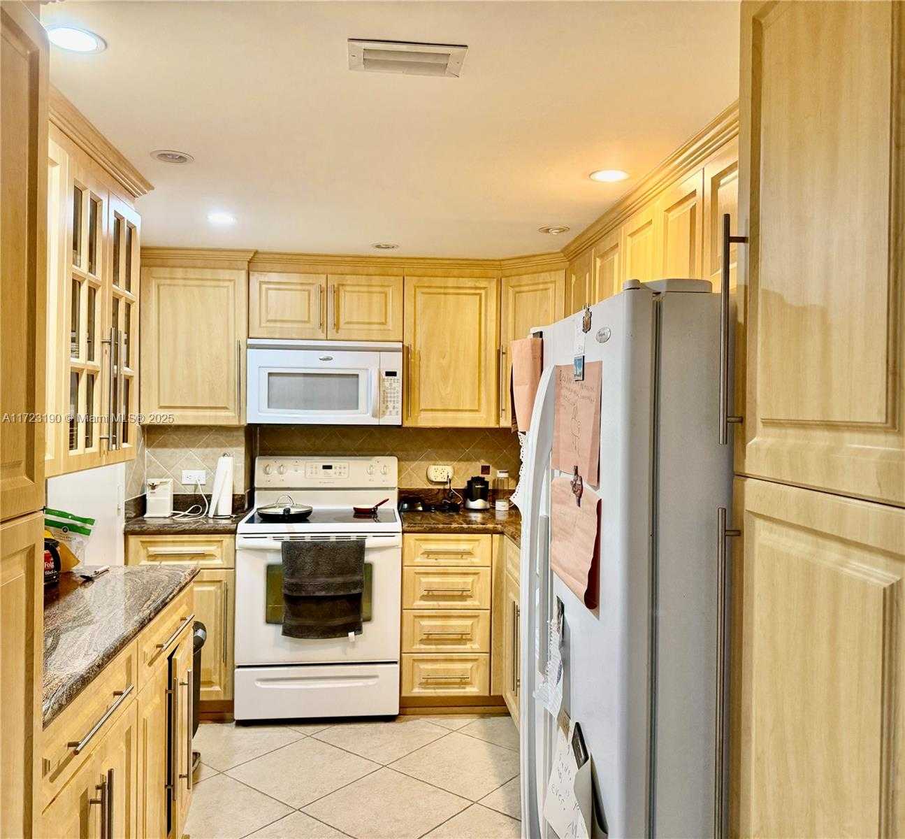 Small Image of 5005 Collins Ave, Miami Beach, FL 33140, USA Number 8