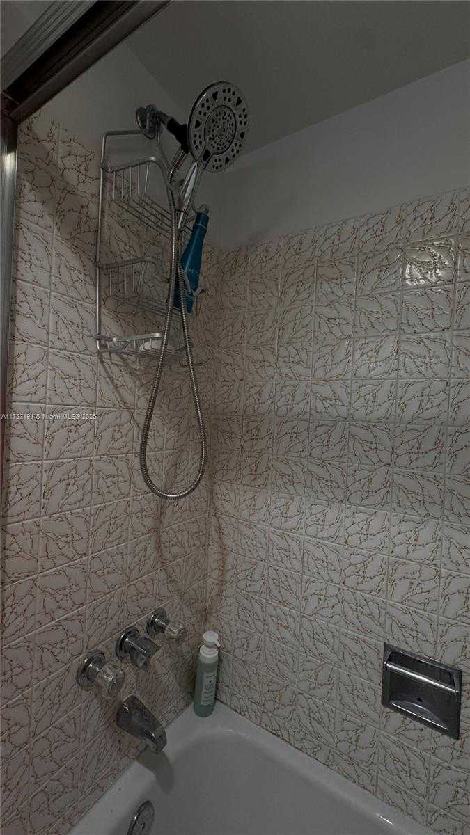 Small Image of 1825 SOUTH OCEAN DR #506, Hallandale Beach Number 17