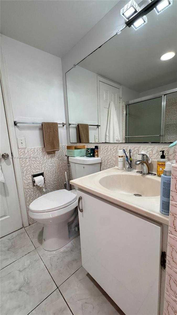 Small Image of 1825 SOUTH OCEAN DR #506, Hallandale Beach Number 18