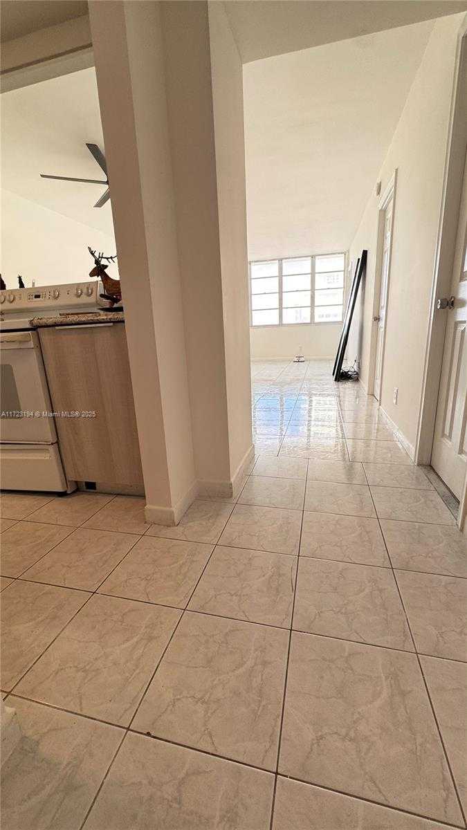 Small Image of 1825 SOUTH OCEAN DR #506, Hallandale Beach Number 7
