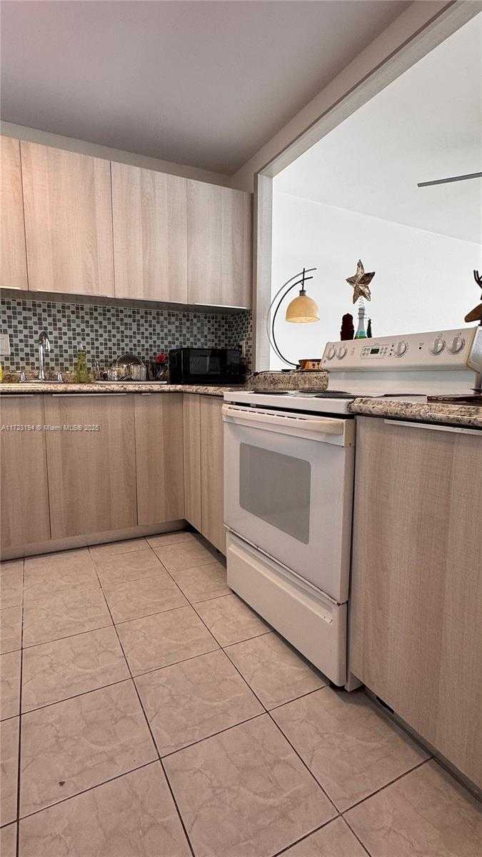 Small Image of 1825 SOUTH OCEAN DR #506, Hallandale Beach Number 8