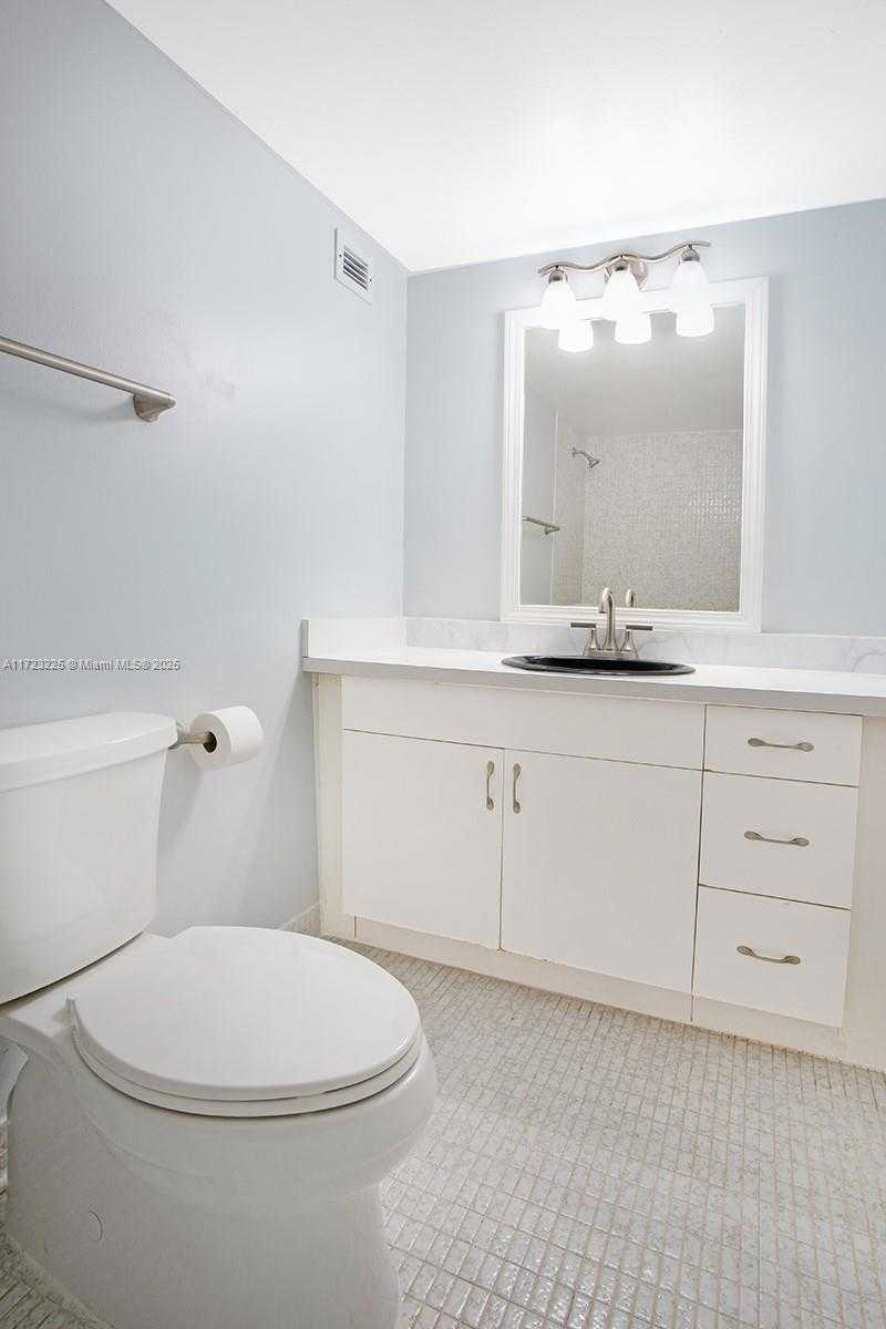 Small Image of 601 THREE ISLANDS BLVD #217, Hallandale Beach Number 17