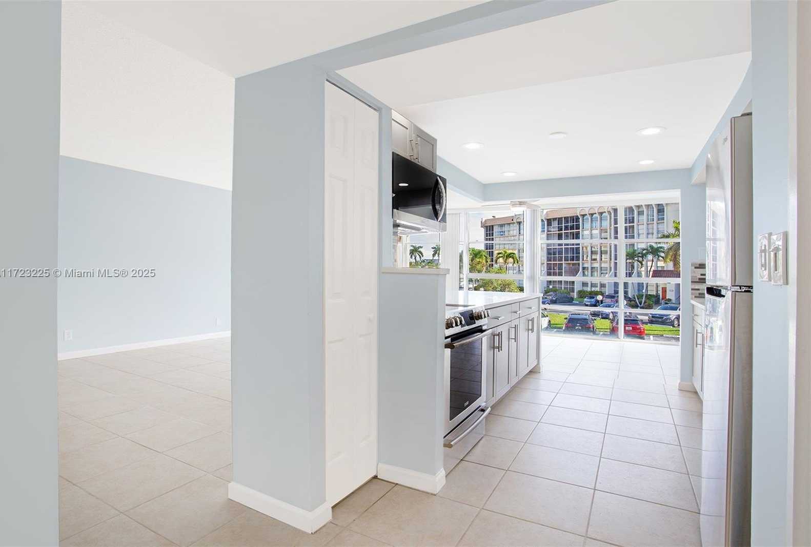 Small Image of 601 THREE ISLANDS BLVD #217, Hallandale Beach Number 4