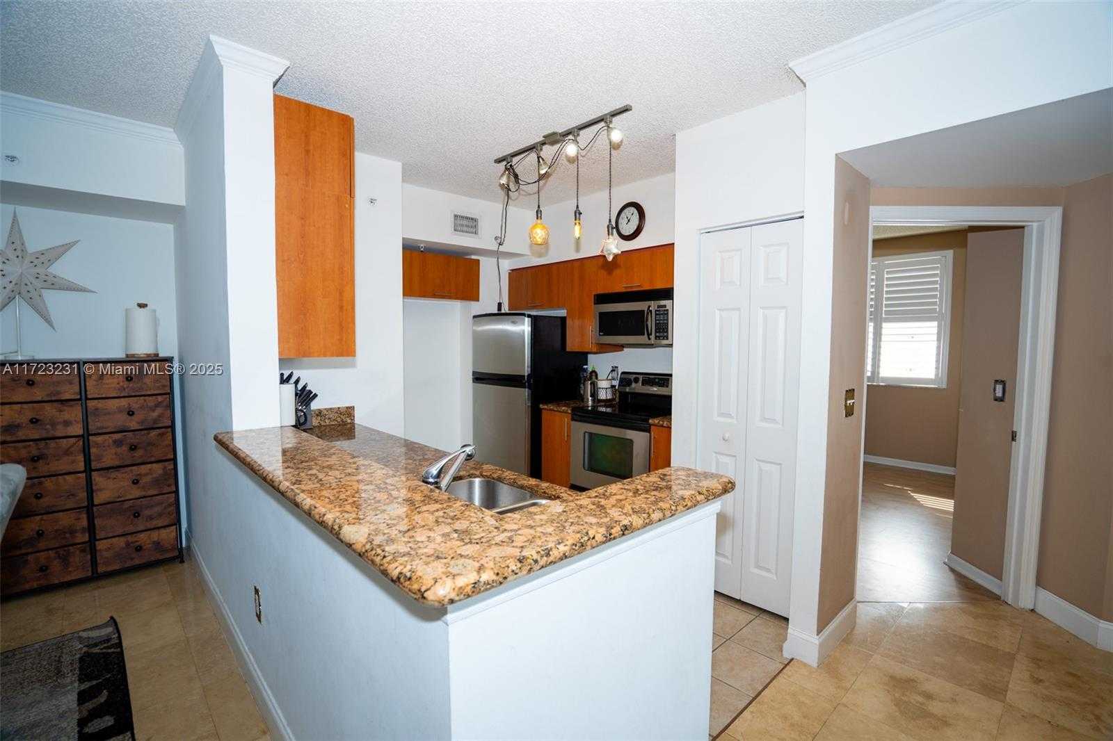 Small Image of 17100 NORTH BAY RD #1904, Sunny Isles Beach Number 13