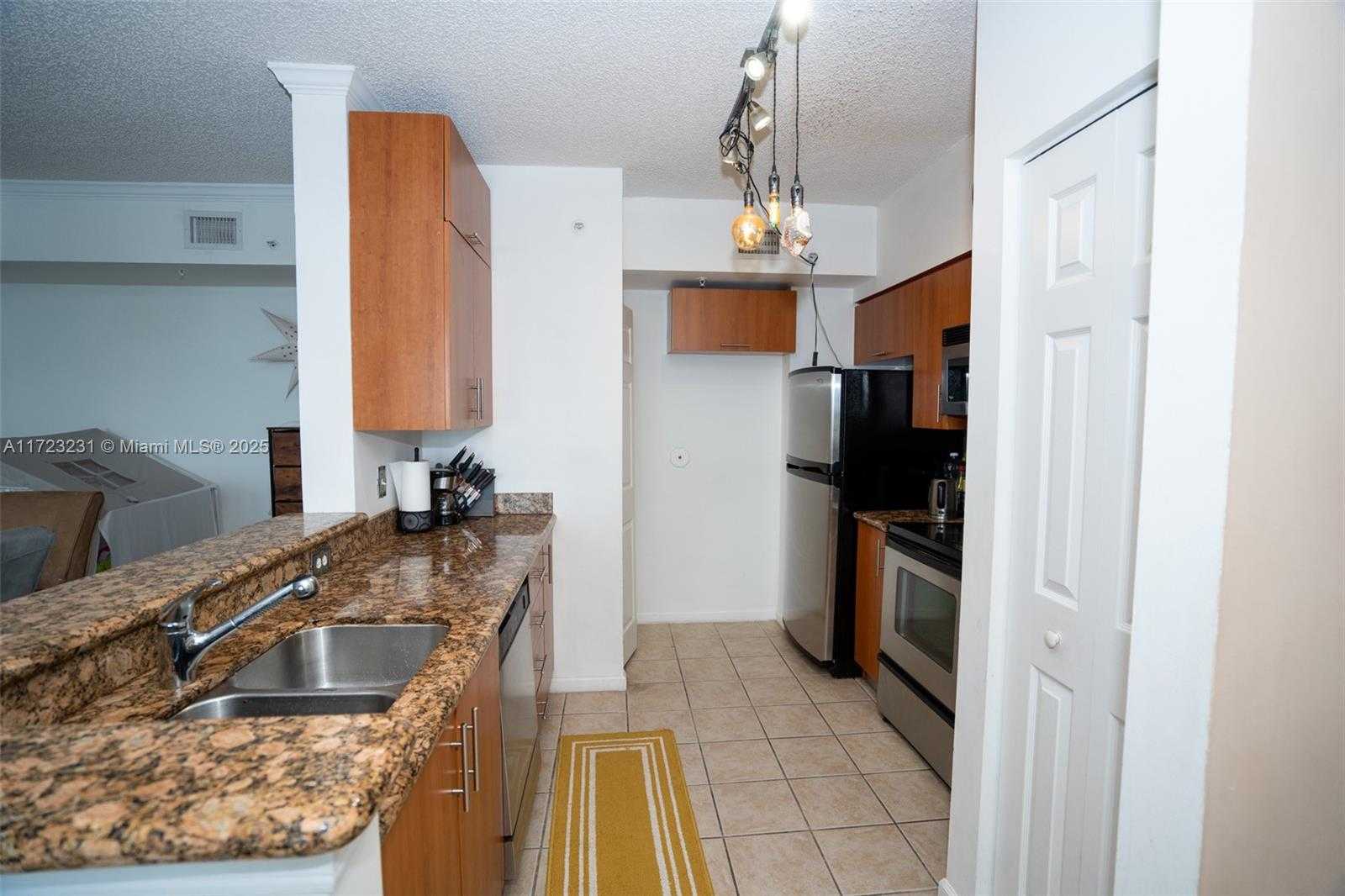 Small Image of 17100 NORTH BAY RD #1904, Sunny Isles Beach Number 14