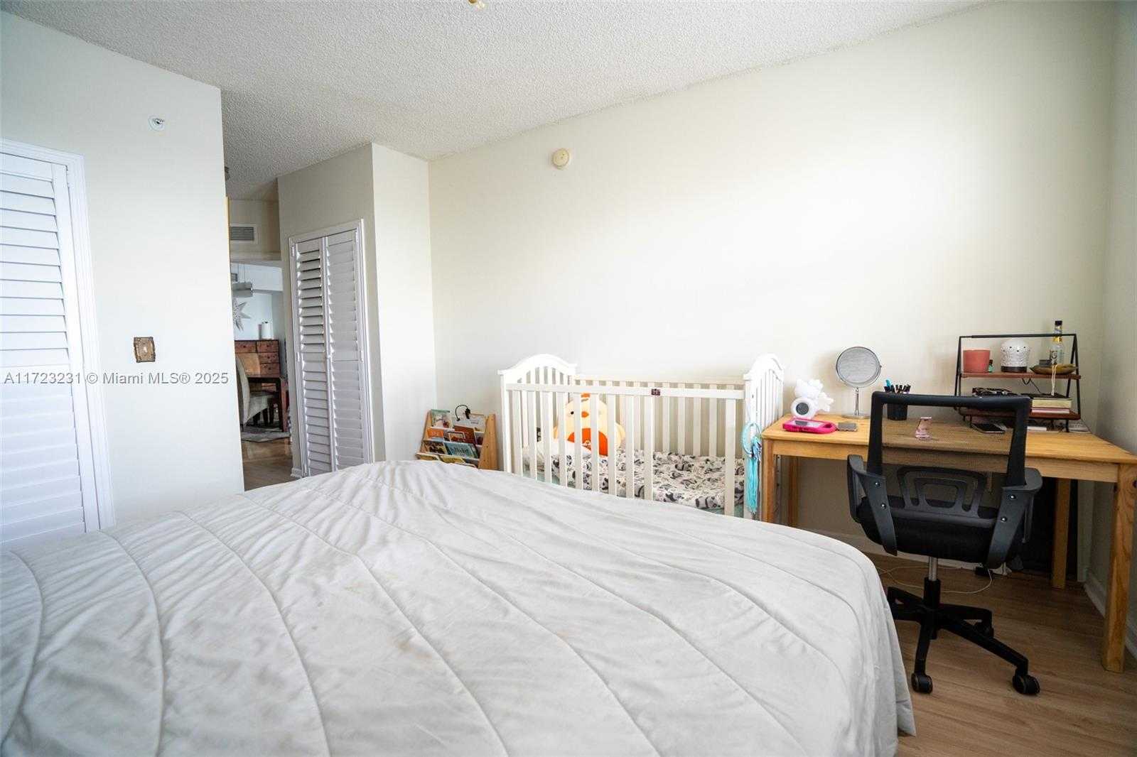 Small Image of 17100 NORTH BAY RD #1904, Sunny Isles Beach Number 23