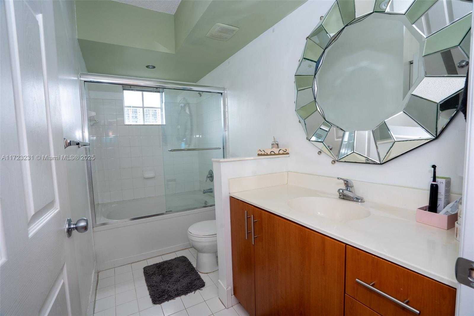 Small Image of 17100 NORTH BAY RD #1904, Sunny Isles Beach Number 29