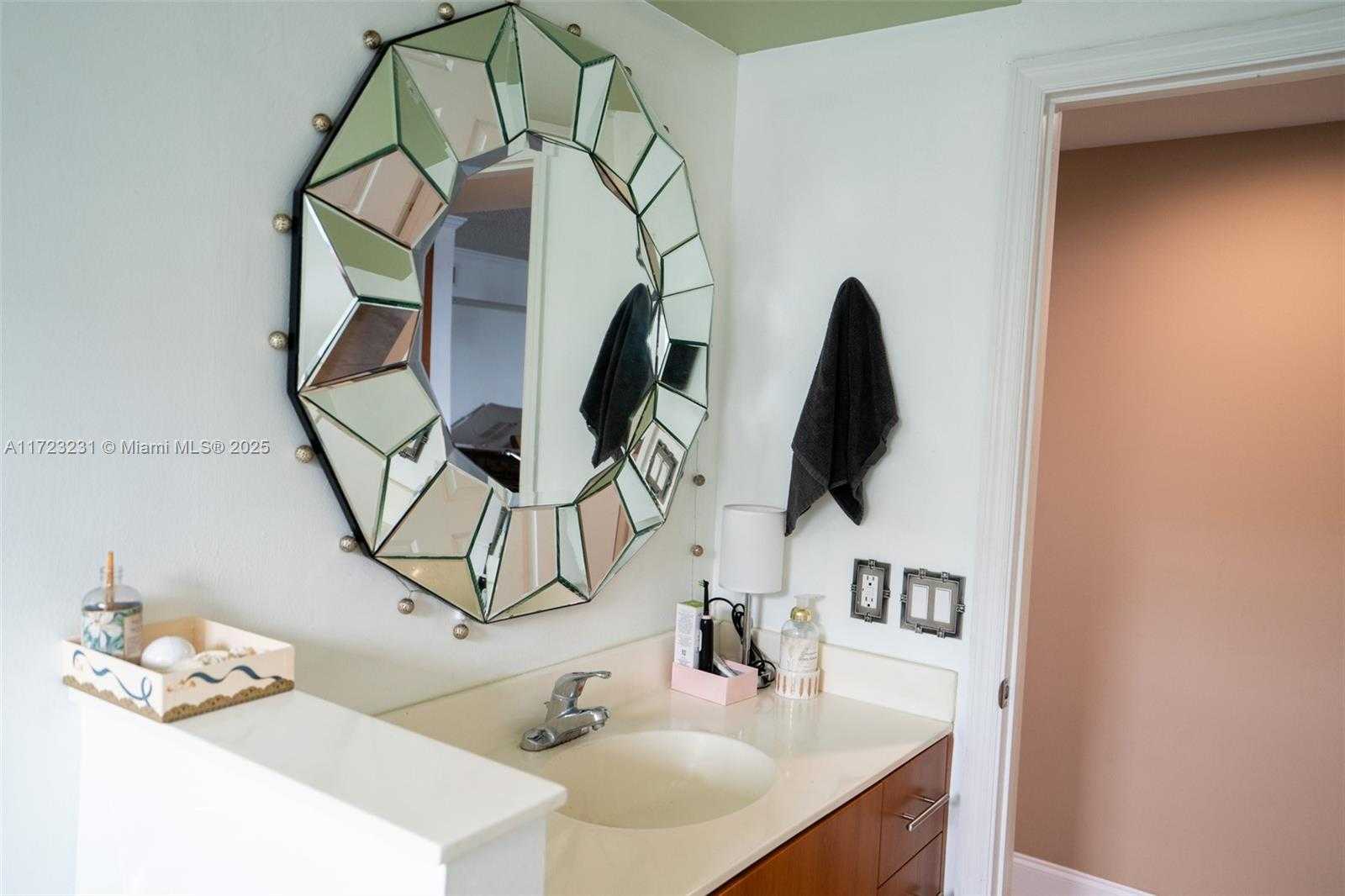 Small Image of 17100 NORTH BAY RD #1904, Sunny Isles Beach Number 31