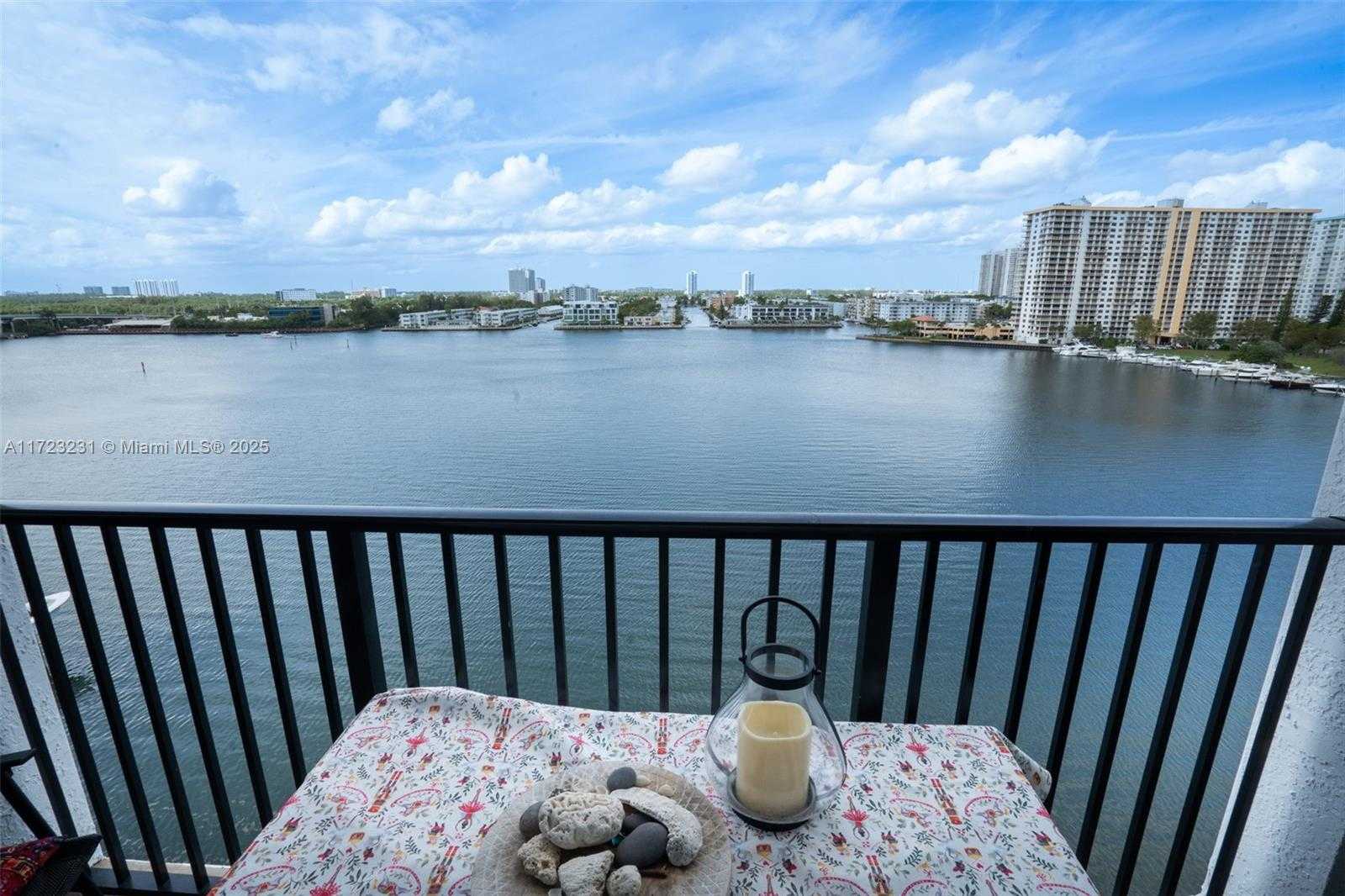 Small Image of 17100 NORTH BAY RD #1904, Sunny Isles Beach Number 4
