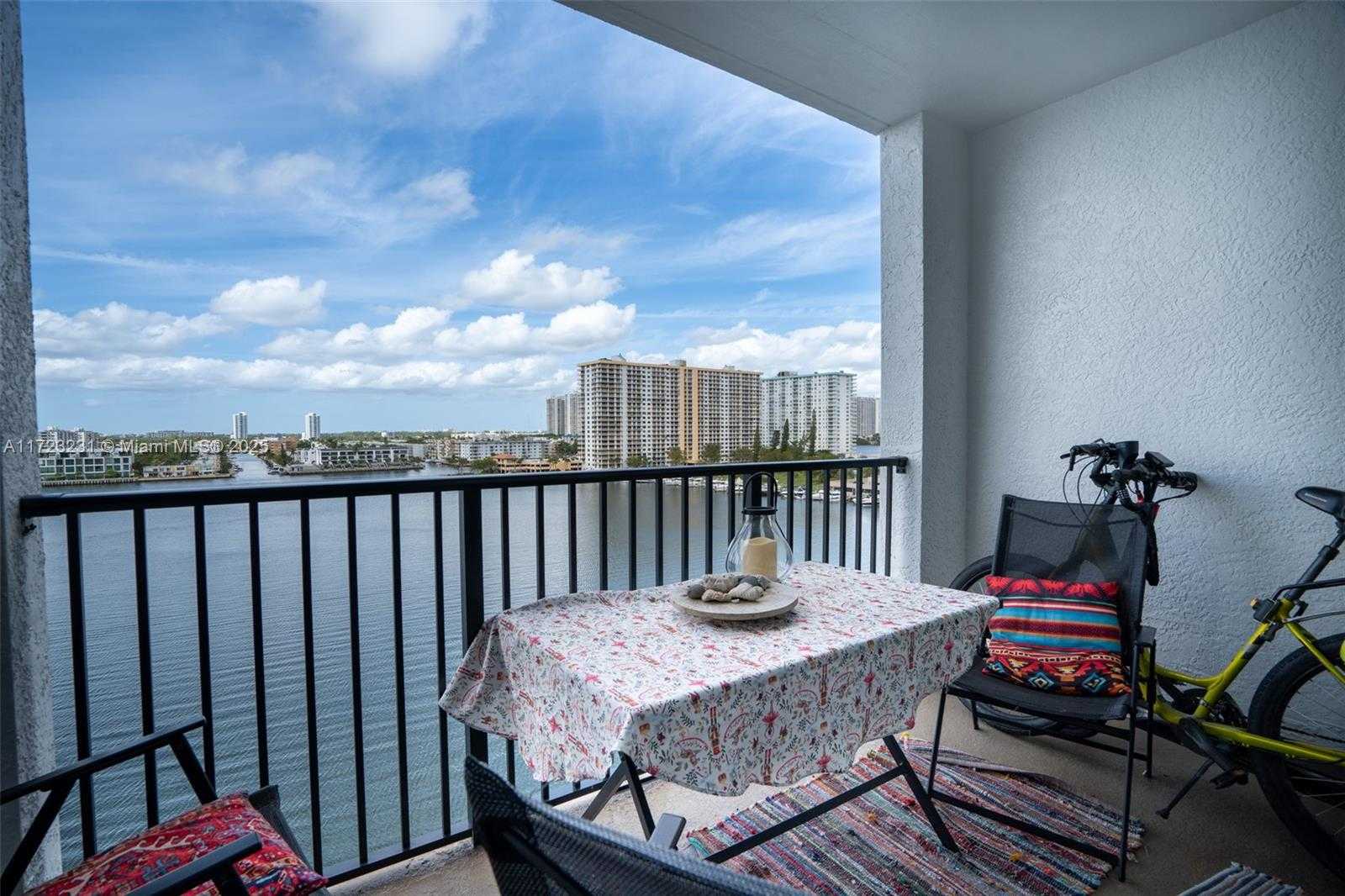 Small Image of 17100 NORTH BAY RD #1904, Sunny Isles Beach Number 5