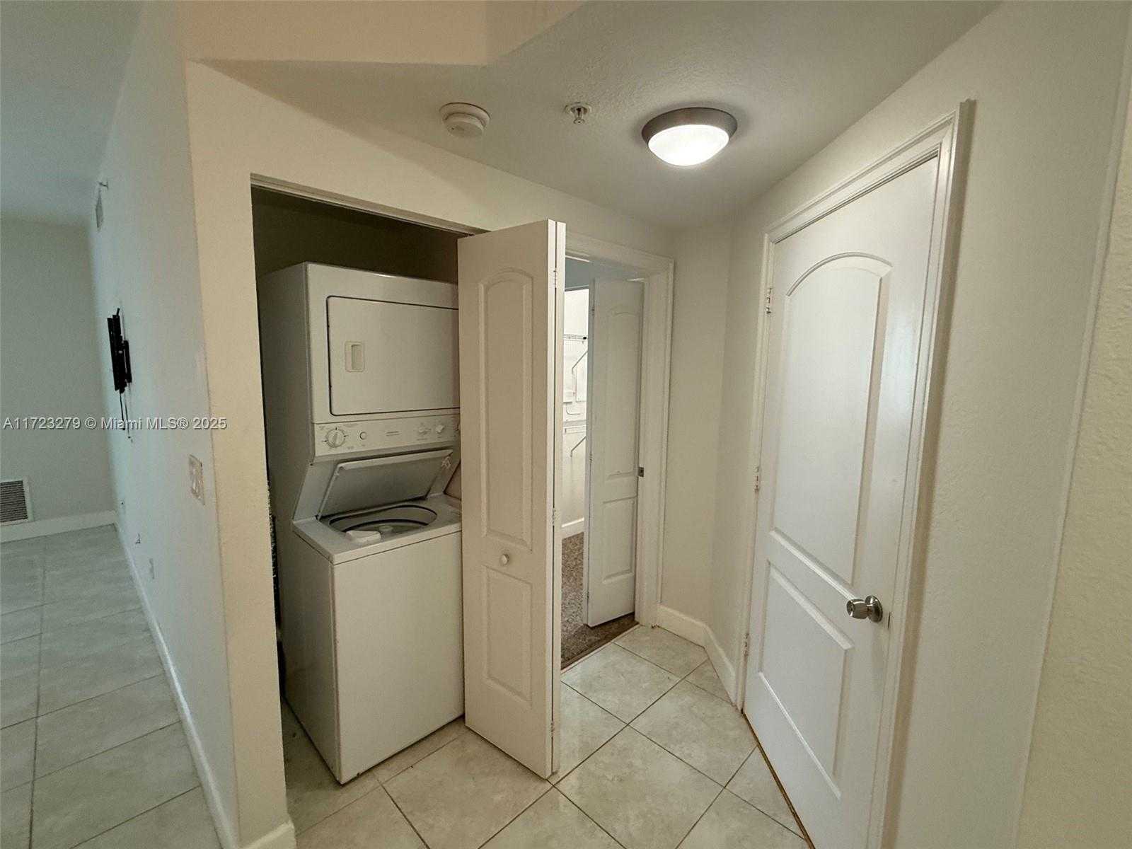Small Image of 1830 RADIUS DR #421, Hollywood Number 23