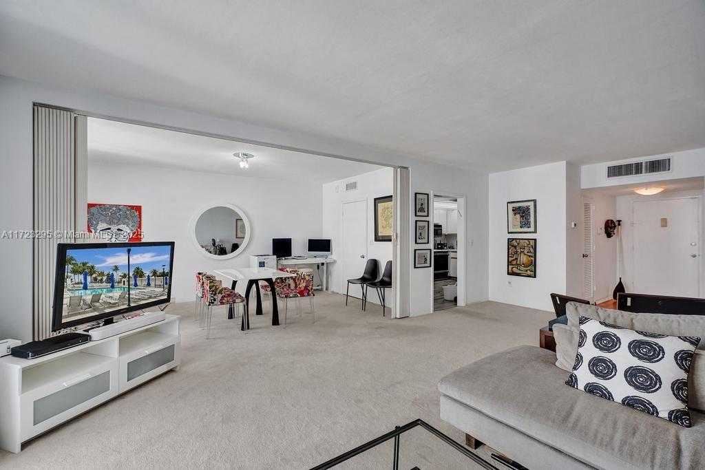 Small Image of 5001 COLLINS AVE #11F, Miami Beach Number 12