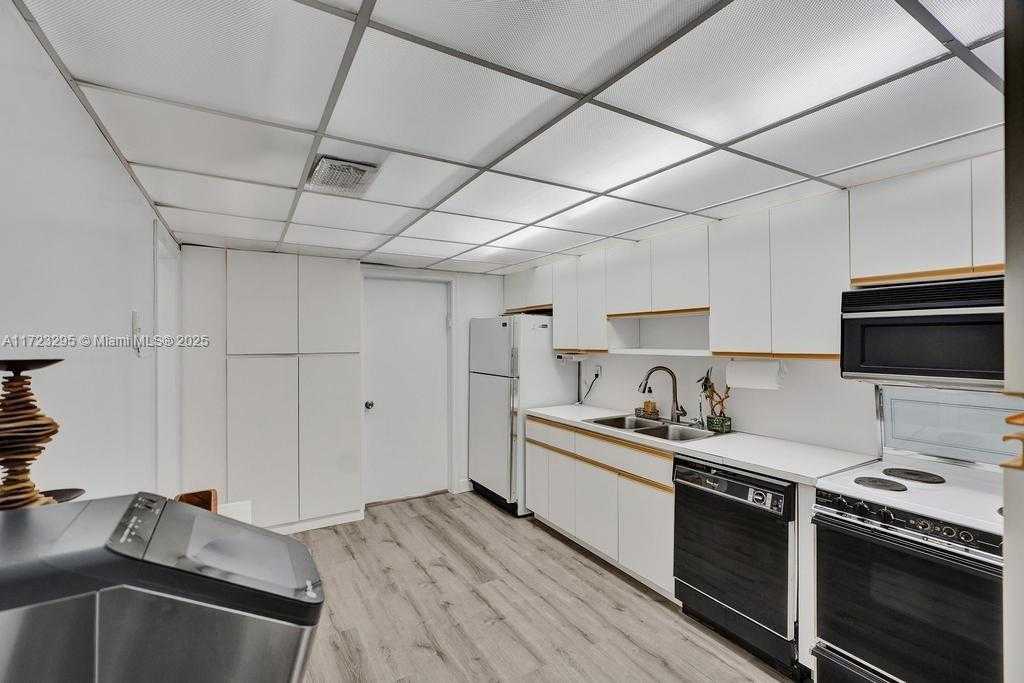 Small Image of 5001 COLLINS AVE #11F, Miami Beach Number 21