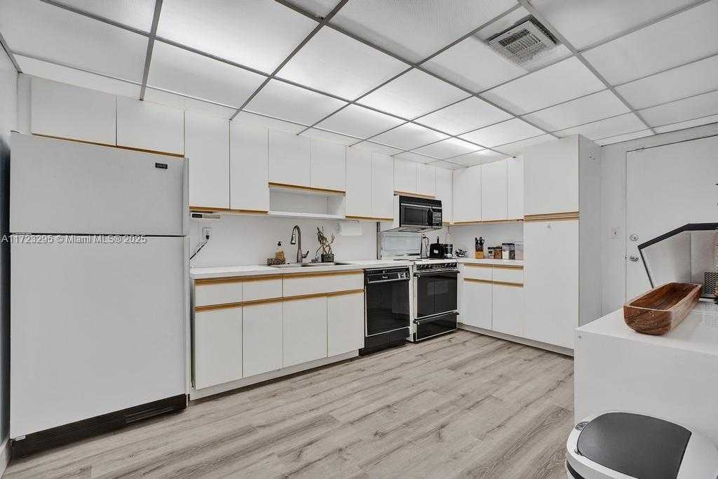 Small Image of 5001 COLLINS AVE #11F, Miami Beach Number 22