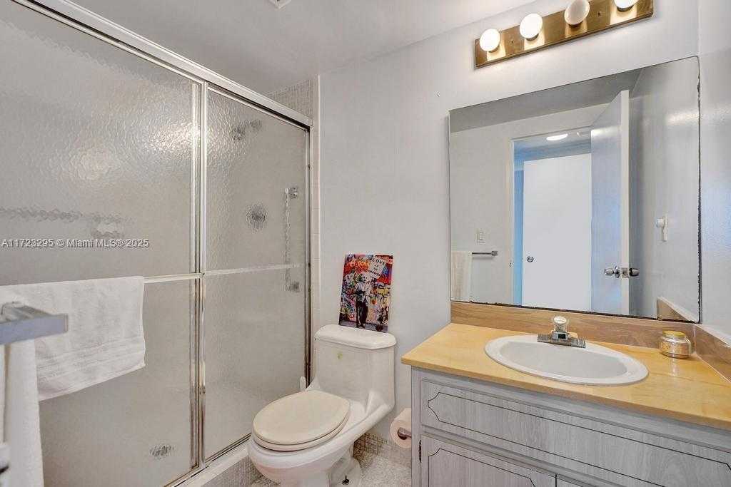 Small Image of 5001 COLLINS AVE #11F, Miami Beach Number 24
