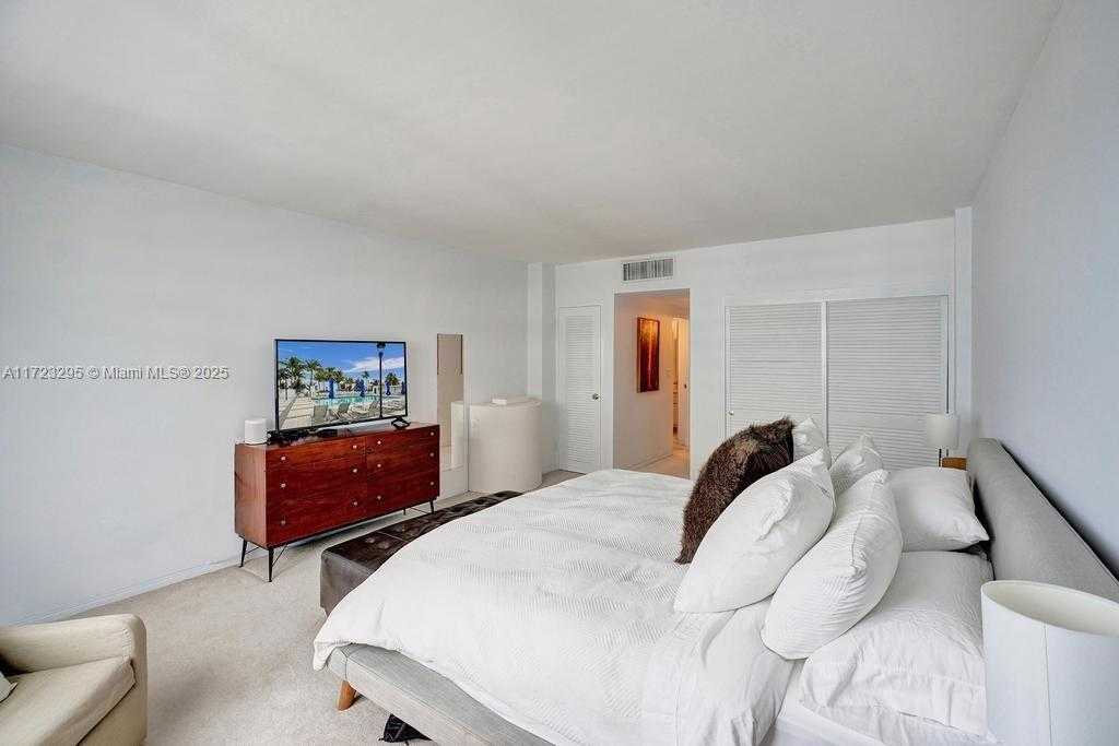 Small Image of 5001 COLLINS AVE #11F, Miami Beach Number 26