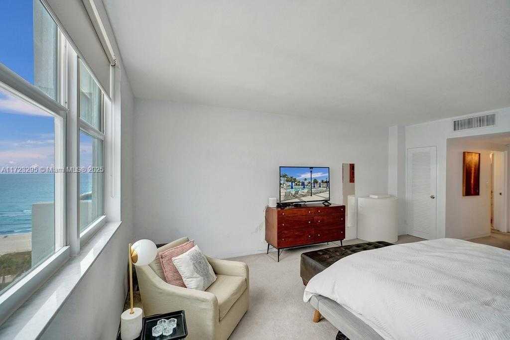 Small Image of 5001 COLLINS AVE #11F, Miami Beach Number 27