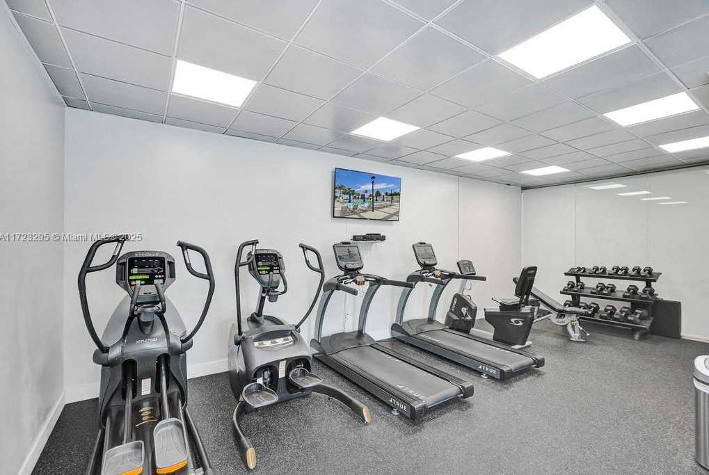 Small Image of 5001 COLLINS AVE #11F, Miami Beach Number 40