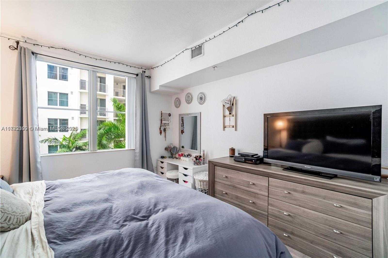 Small Image of 1830 RADIUS DR #516, Hollywood Number 27