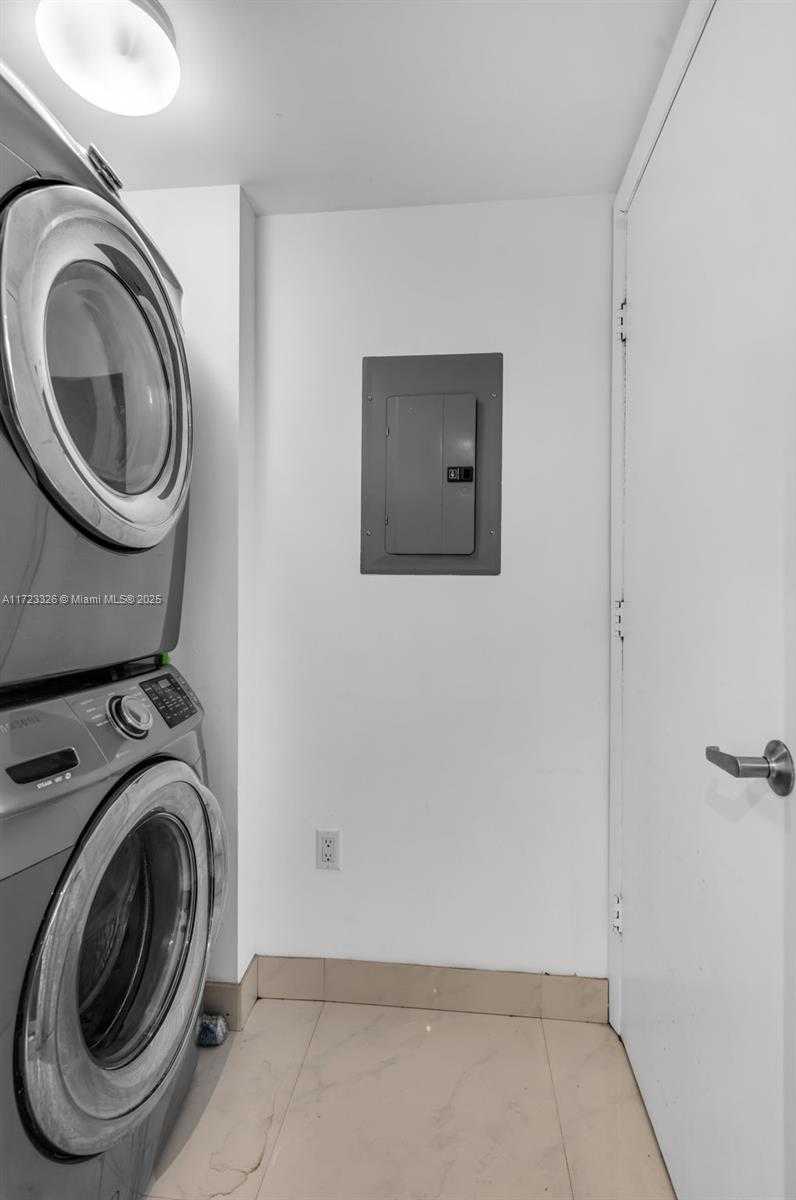 Small Image of 50 BISCAYNE BLVD #4208, Miami Number 10