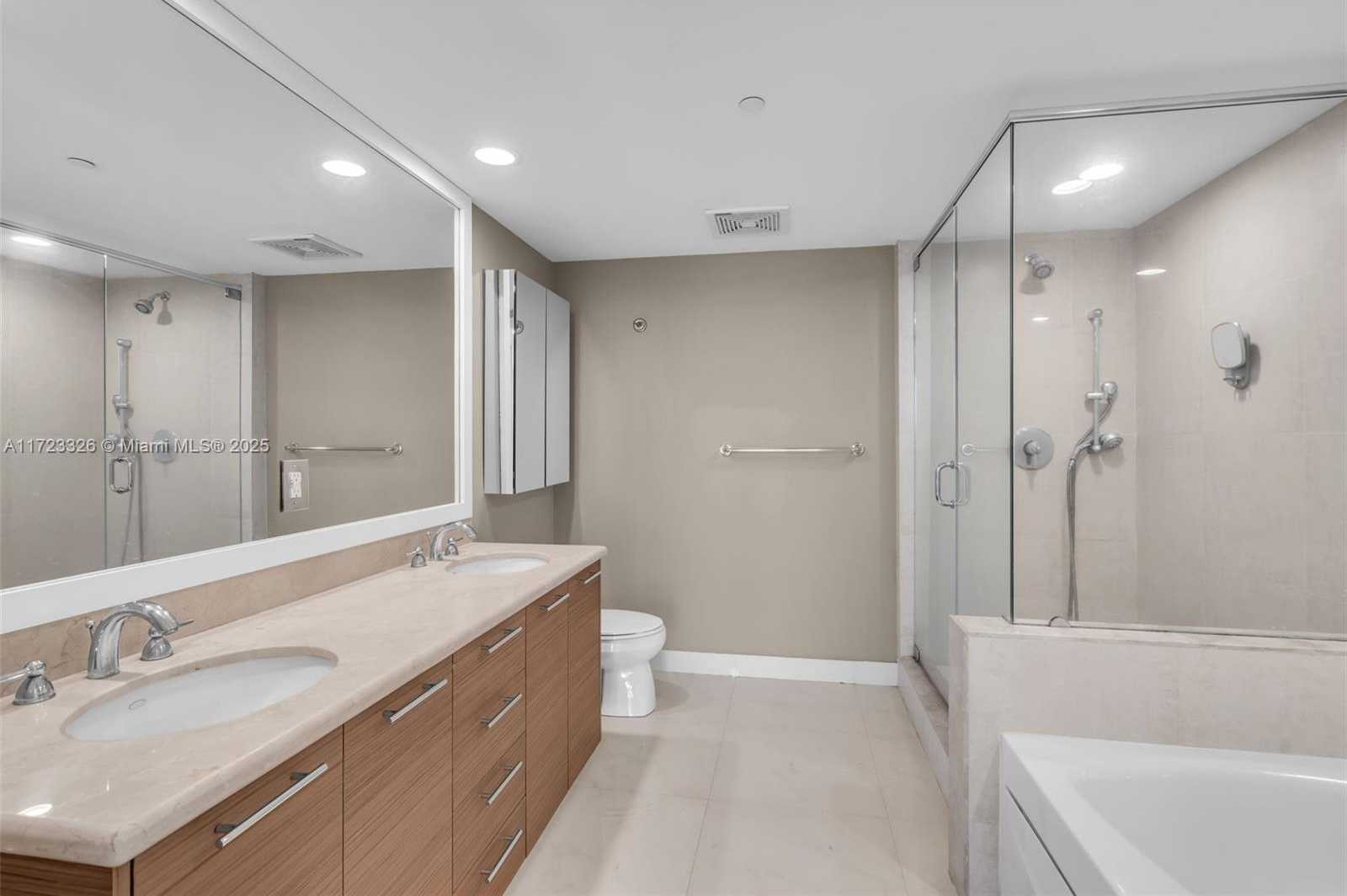 Small Image of 50 BISCAYNE BLVD #4208, Miami Number 25