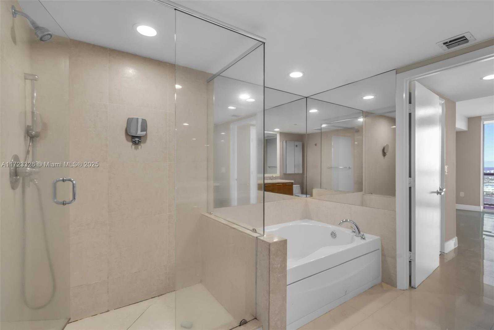 Small Image of 50 BISCAYNE BLVD #4208, Miami Number 26
