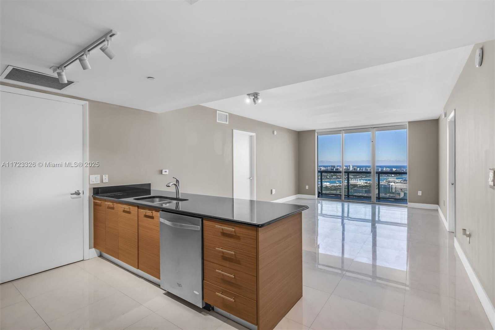 Small Image of 50 BISCAYNE BLVD #4208, Miami Number 5