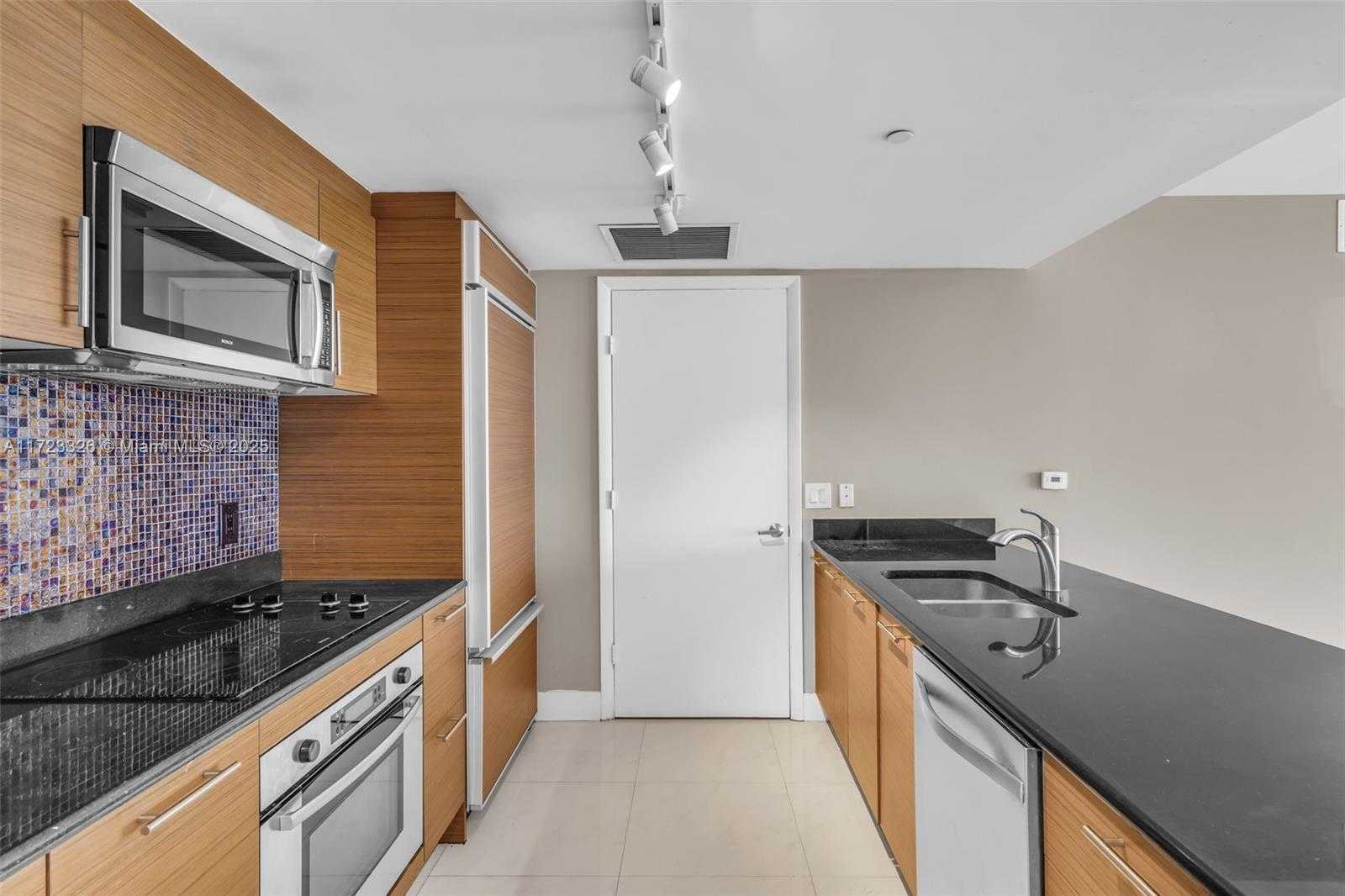 Small Image of 50 BISCAYNE BLVD #4208, Miami Number 7