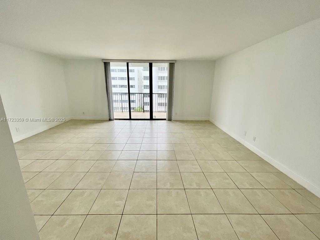 Small Image of 1800 COLLINS AVE #7C, Miami Beach Number 10