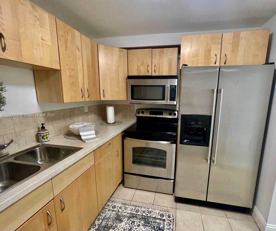 Small Image of 1800 COLLINS AVE #7C, Miami Beach Number 15