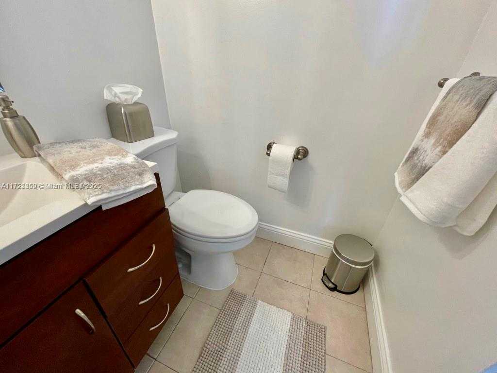 Small Image of 1800 COLLINS AVE #7C, Miami Beach Number 19