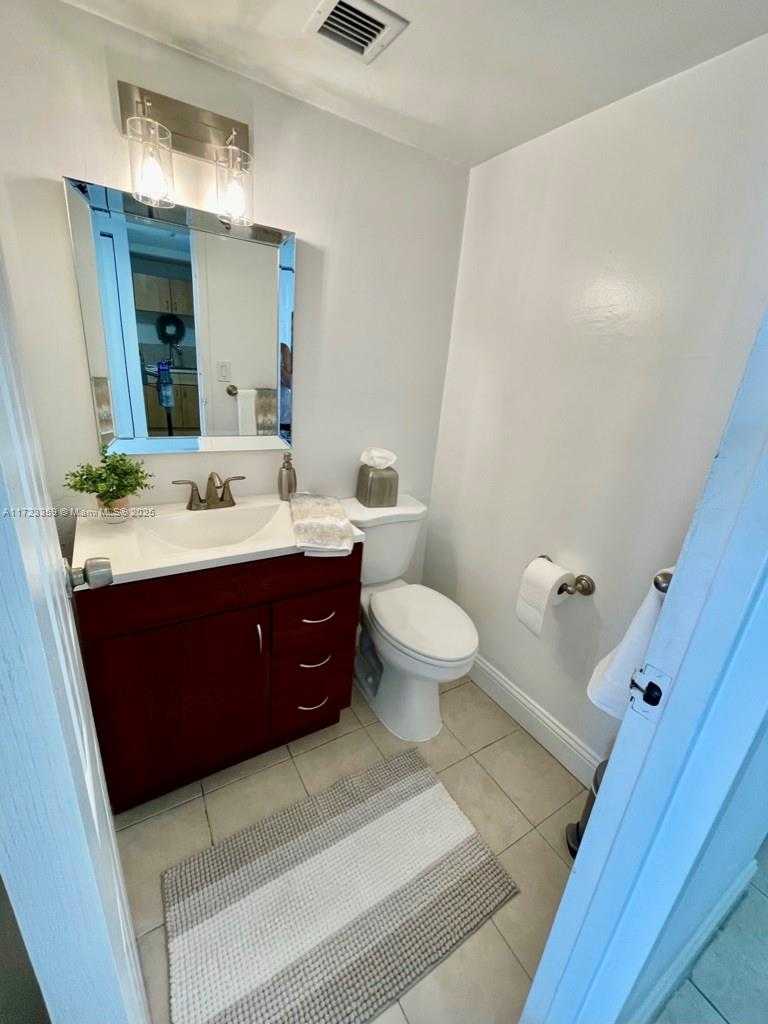 Small Image of 1800 COLLINS AVE #7C, Miami Beach Number 20