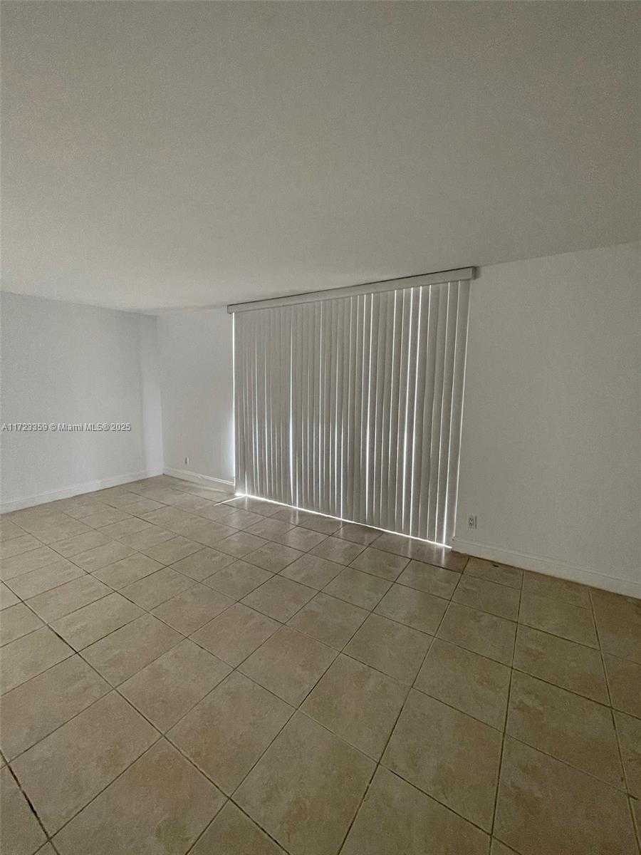 Small Image of 1800 COLLINS AVE #7C, Miami Beach Number 26