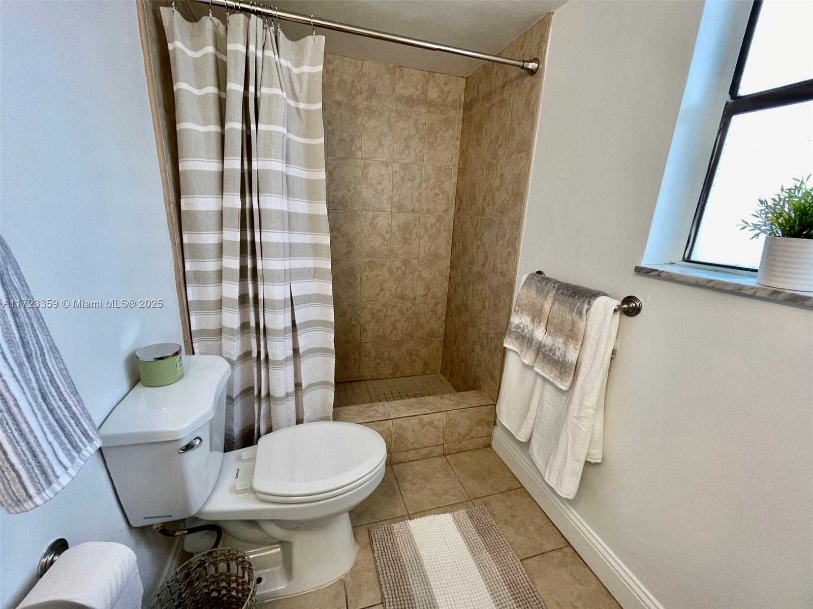 Small Image of 1800 COLLINS AVE #7C, Miami Beach Number 34