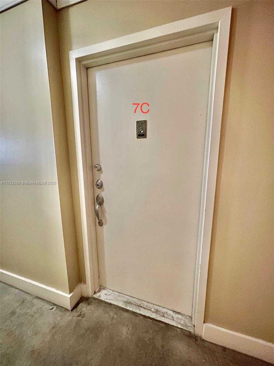 Small Image of 1800 COLLINS AVE #7C, Miami Beach Number 8