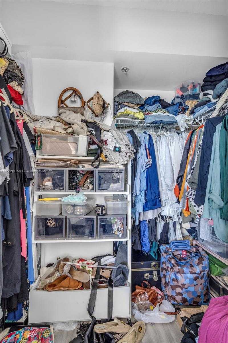 Small Image of 325 SOUTH BISCAYNE BLVD #3726, Miami Number 17