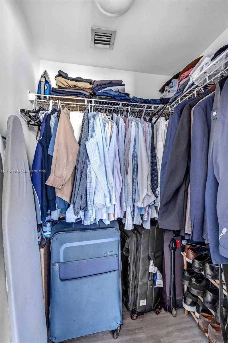 Small Image of 325 SOUTH BISCAYNE BLVD #3726, Miami Number 22