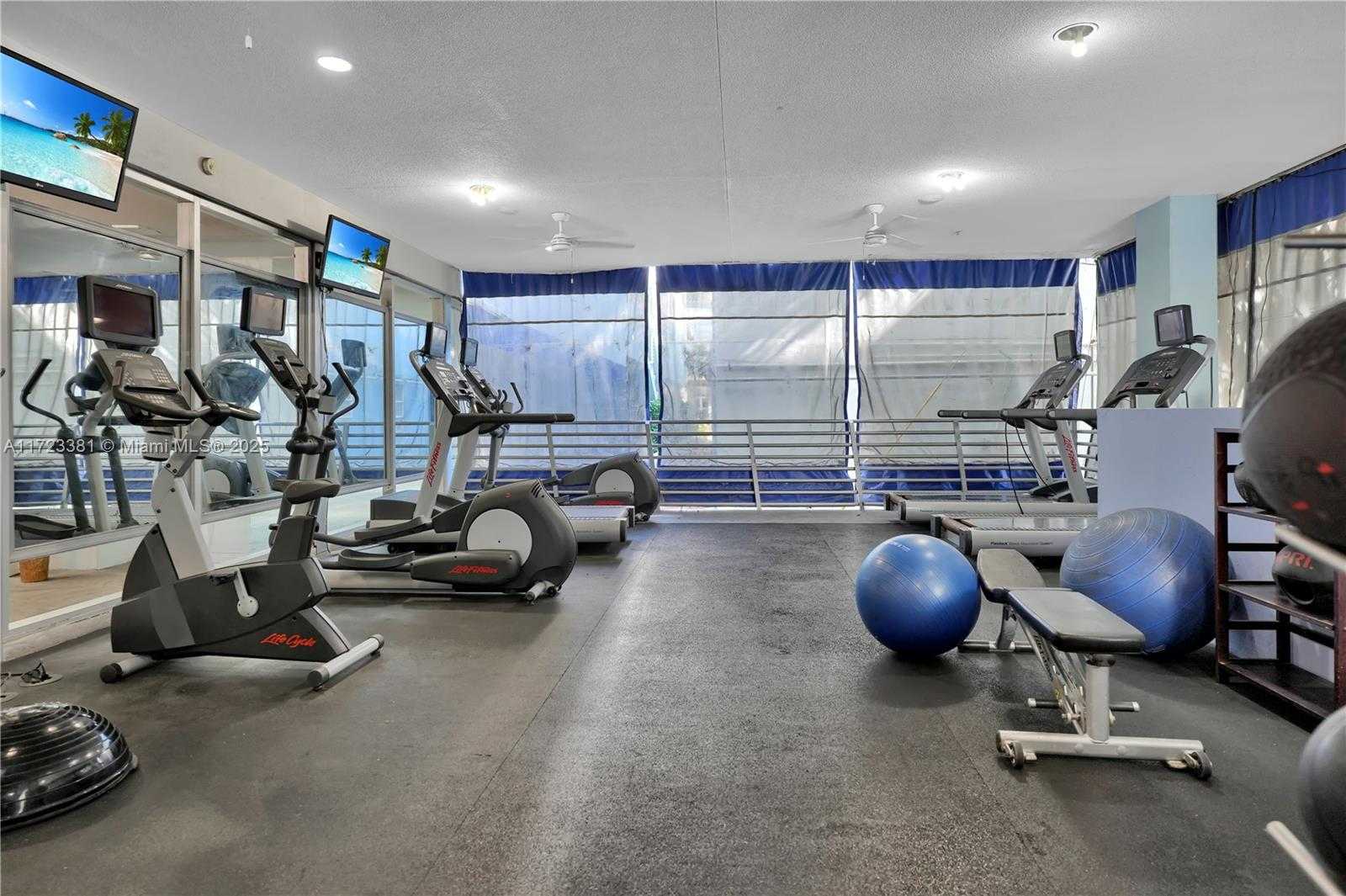 Small Image of 1437 COLLINS AVE #PH10, Miami Beach Number 27