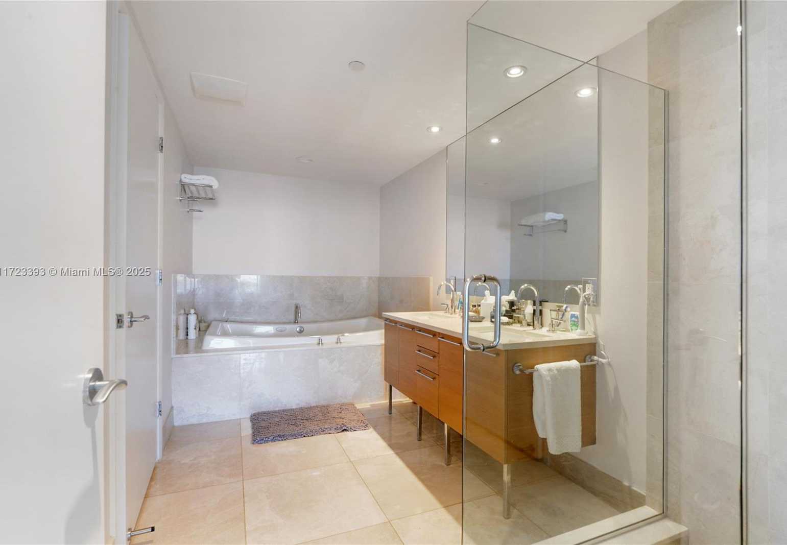 Small Image of 17001 COLLINS AVE #4101, Sunny Isles Beach Number 9