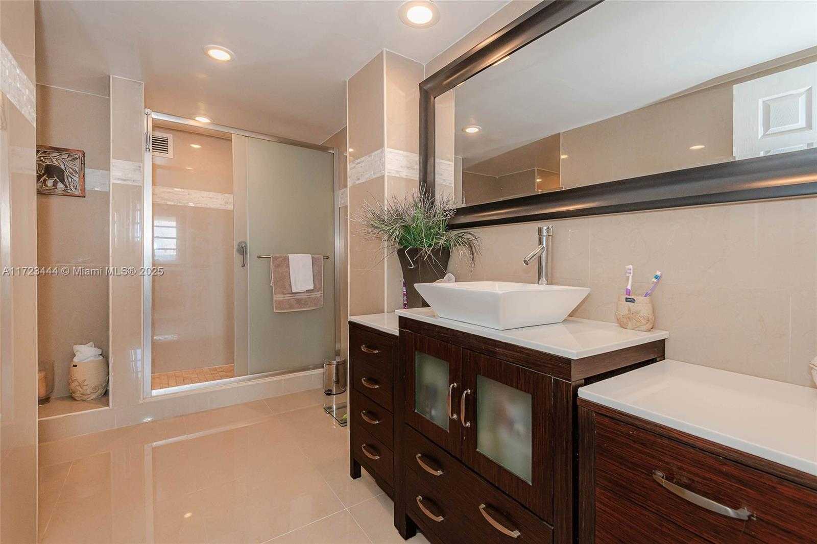 Small Image of 1833 SOUTH OCEAN DR #1808, Hallandale Beach Number 19