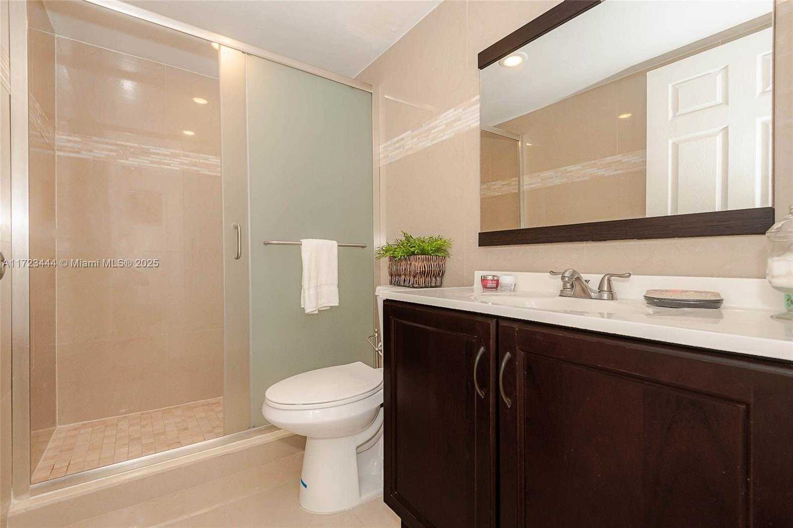 Small Image of 1833 SOUTH OCEAN DR #1808, Hallandale Beach Number 24
