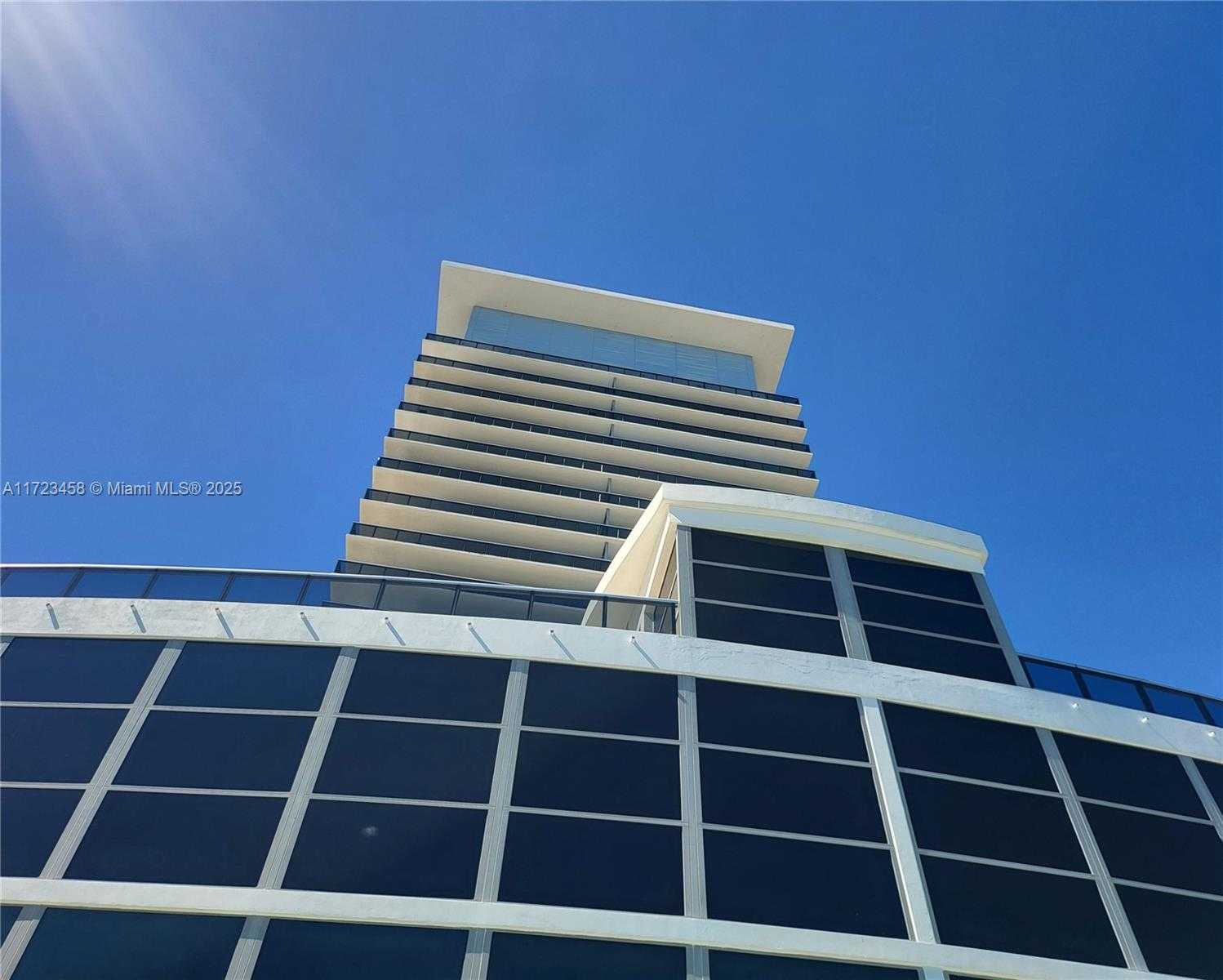 Small Image of 5875 COLLINS AVE #806, Miami Beach Number 18