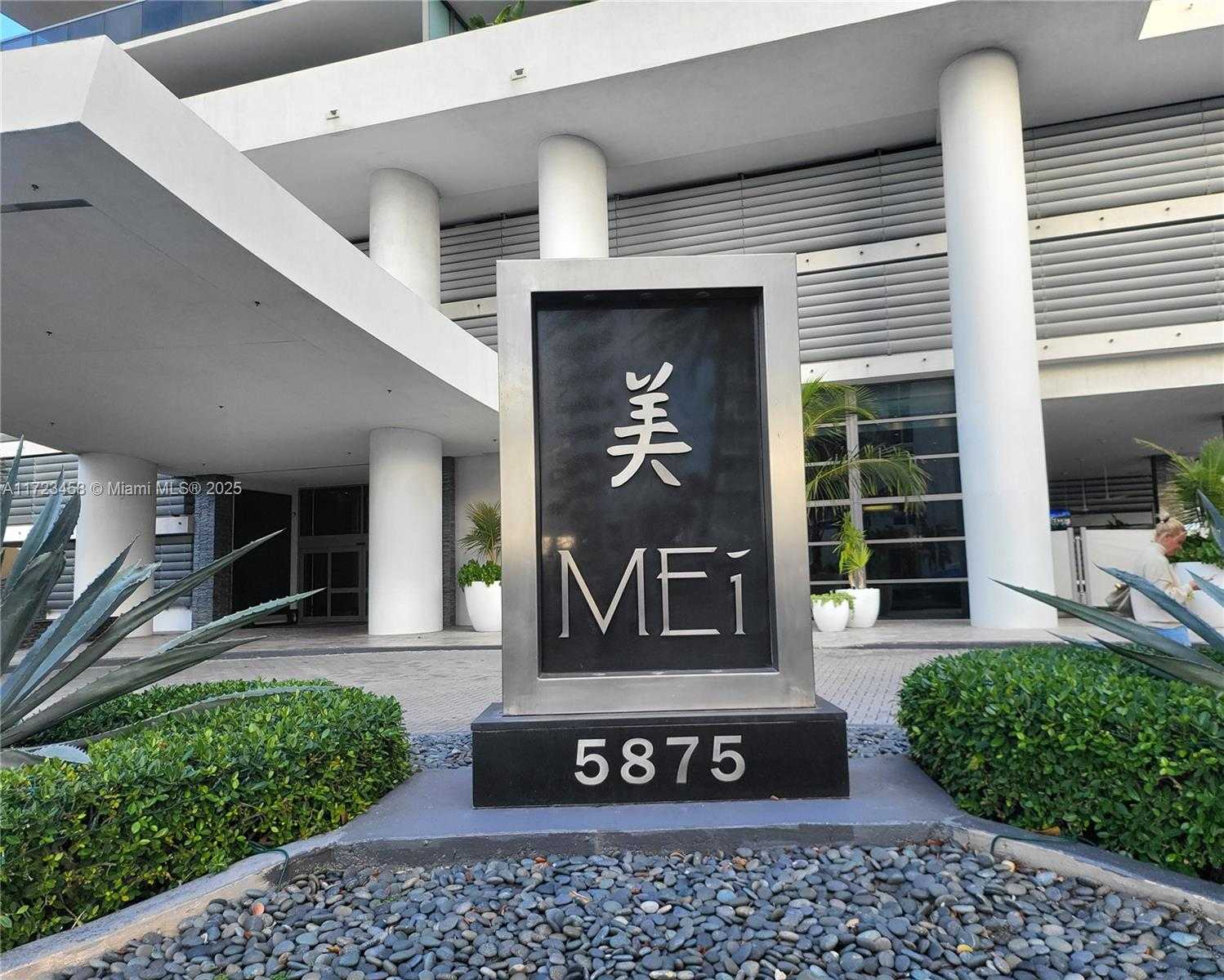 Small Image of 5875 COLLINS AVE #806, Miami Beach Number 2
