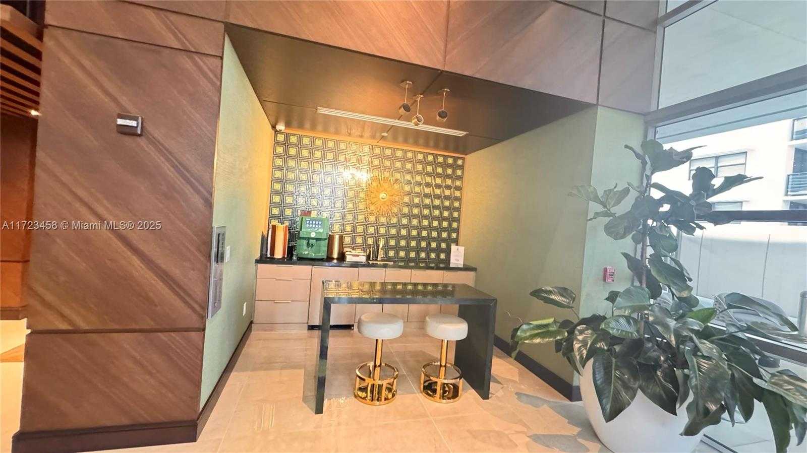Small Image of 5875 COLLINS AVE #806, Miami Beach Number 21