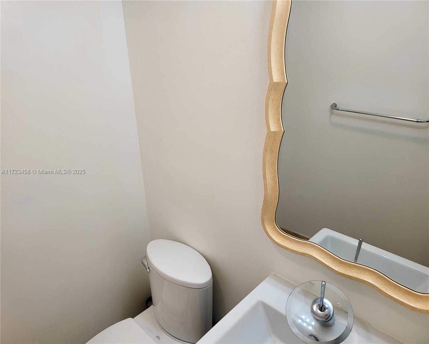 Small Image of 5875 COLLINS AVE #806, Miami Beach Number 22