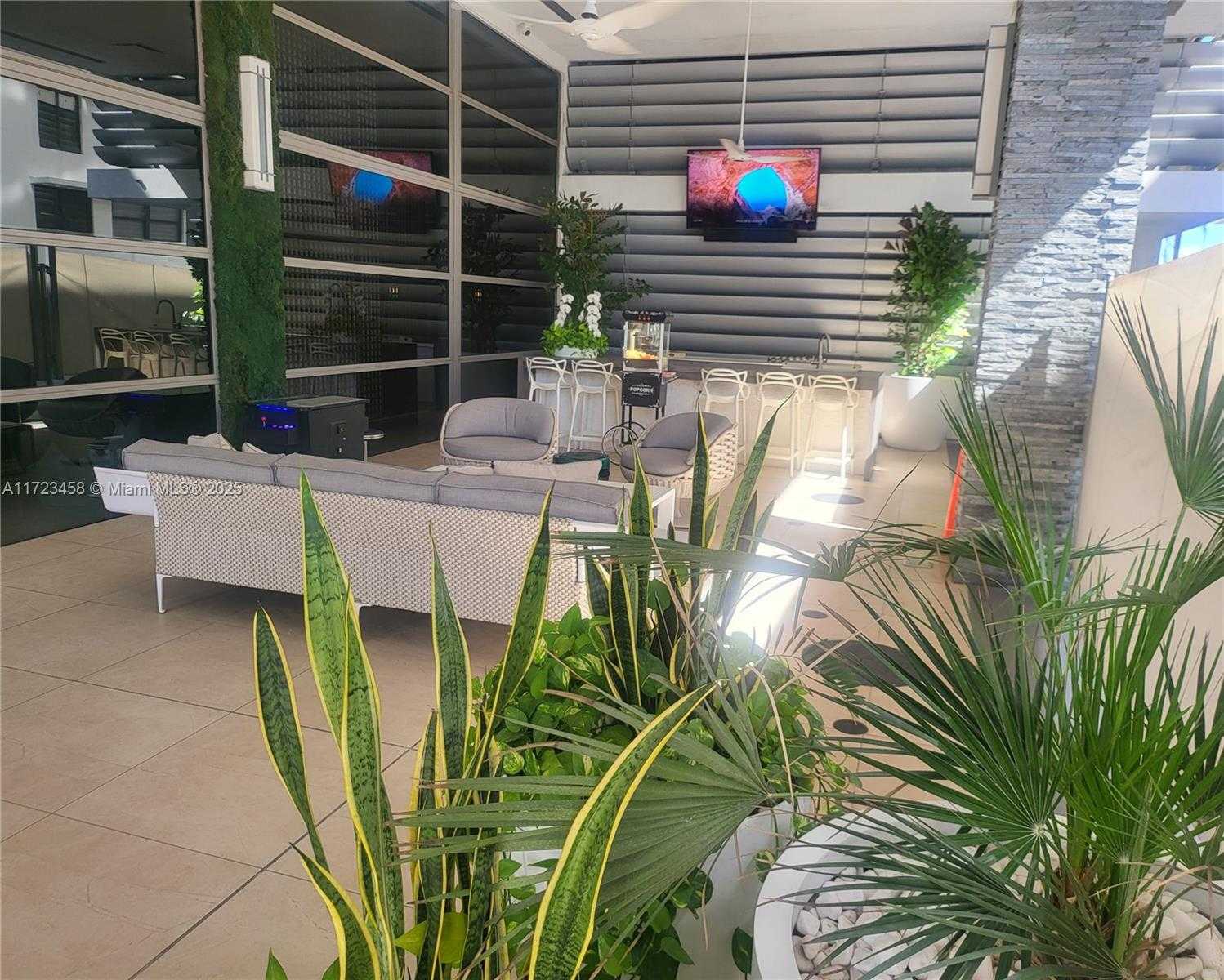 Small Image of 5875 COLLINS AVE #806, Miami Beach Number 27